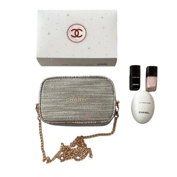 CHANEL Handbags - Chanel 2022 Limited Edition tweed crossbody bag, with Stay Polished Holiday Set